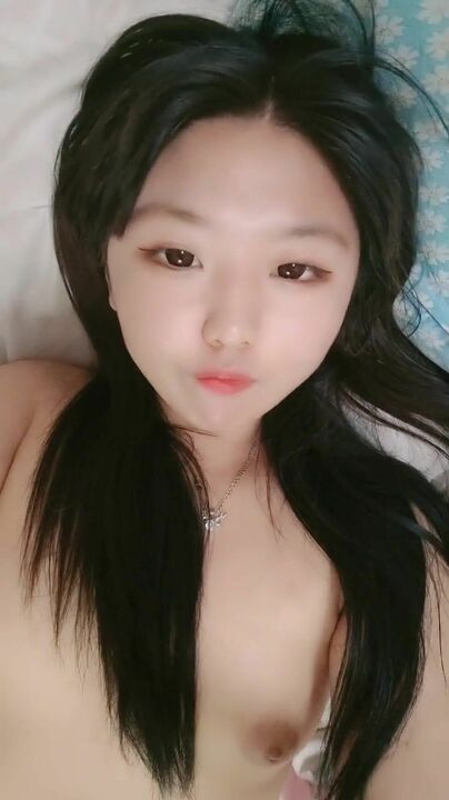 肉肉的妹子和男友啪啪做爱，道具自慰粉木耳给男友打飞机，后入无套打桩 — 2022