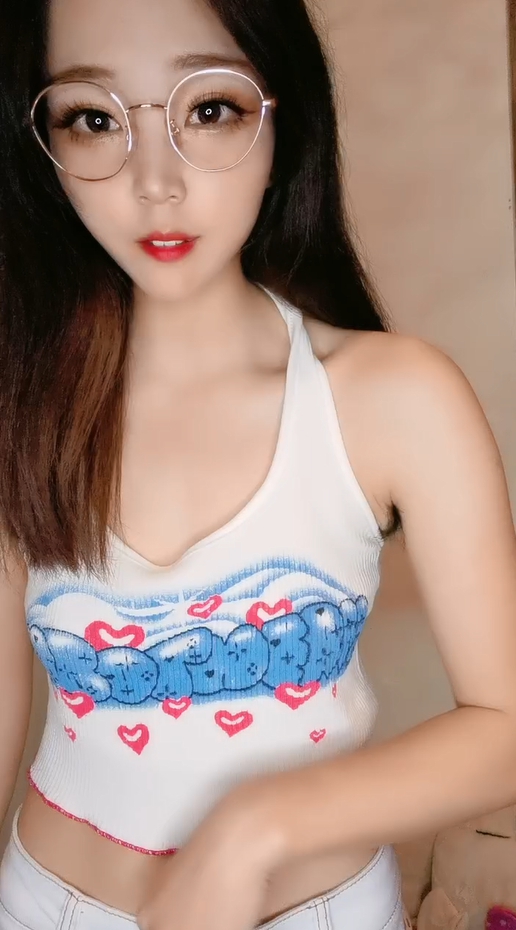 眼镜红唇小姐姐新人诱惑齐逼小短裤扭动细腰超浓密多毛骚逼掰穴近距离特写收缩清晰可见. — 2025