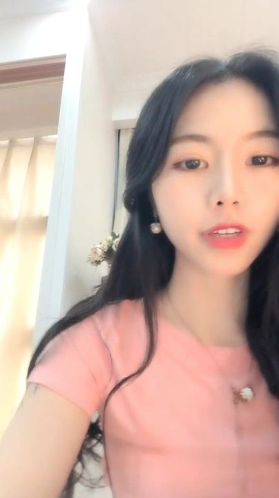 高颜值美女丑曦抖臀诱惑收费秀 苗条身材翘着屁股摇摆非常诱人近 — 2022